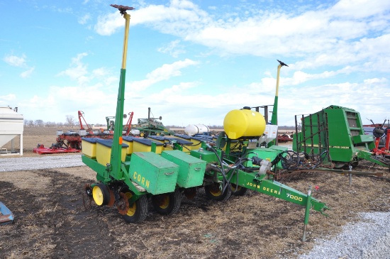 John Deere 7000 6 row 30" planter