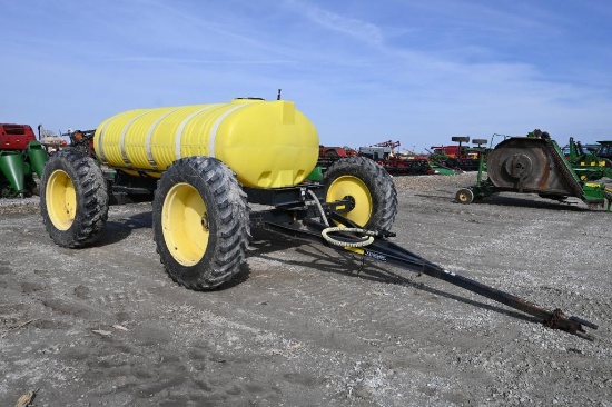 Yetter All Steer 1,600 gal. tender