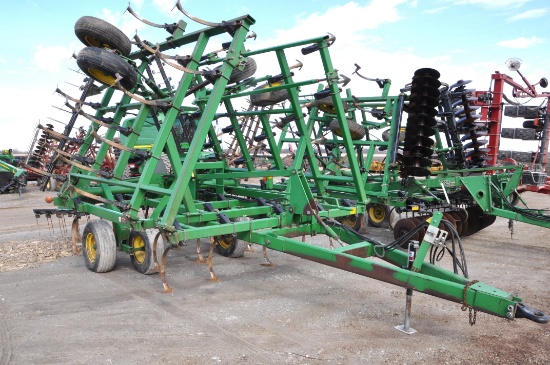 1998 John Deere 980 26' field cultivator