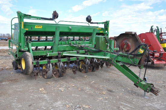 2001 John Deere 1535 drill 12 row 15" grain drill