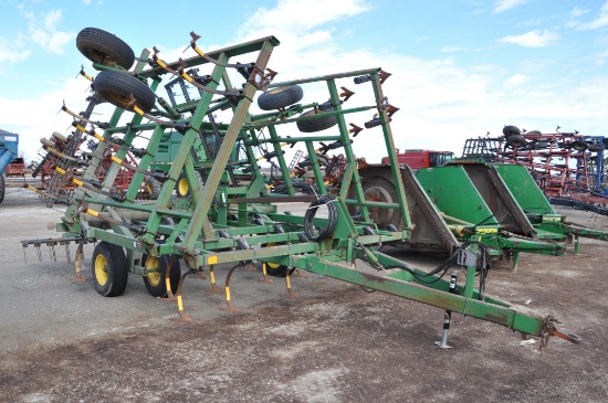 John Deere 980 28' field cultivator