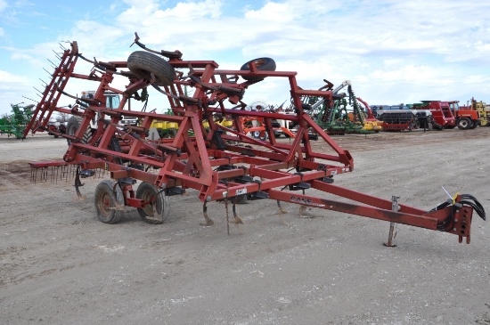 Case-IH 4600 24' field cultivator