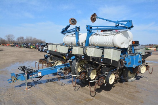 1998 Kinze 2210 12 row 30" planter