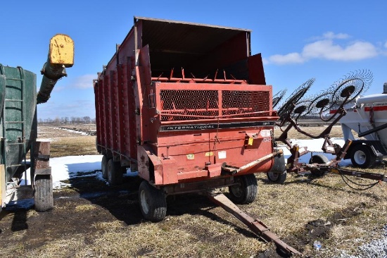 International 120 silage wagon