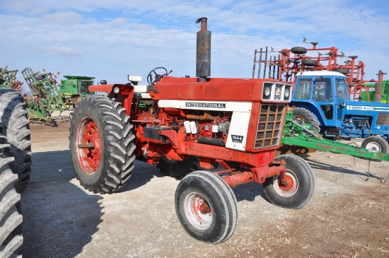 International 1066 2wd tractor