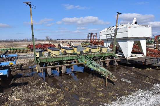 John Deere 7000 Conservation 6 row 30" planter