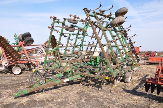 John Deere 980 36' field cultivator