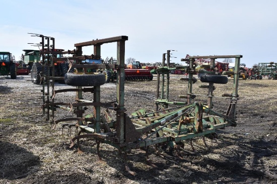 John Deere 1100 18' 3-pt. field cultivator