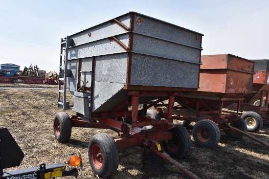 Heider 250 gravity wagon on Heider 773 gear