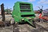 John Deere 535 round baler