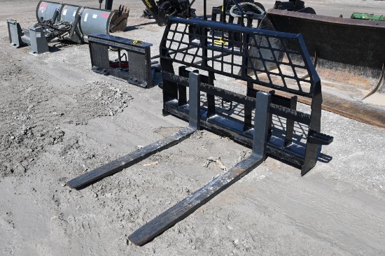 John Deere WorkSite Pro pallet forks