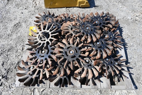 (32) Yetter paddle closing wheels