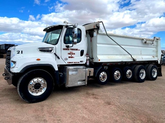 2015 Freightliner 114SD dump truck