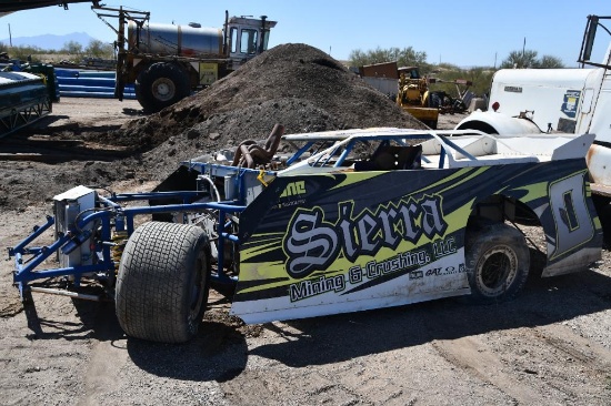Number 8X dirt track car