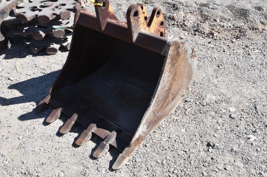 36" backhoe bucket