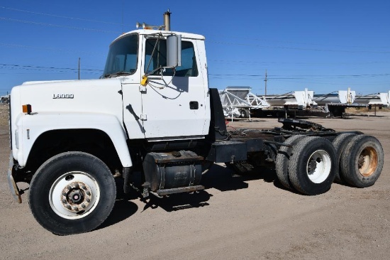 1993 Ford L9000 day cab semi