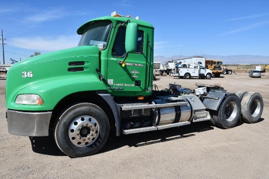 2008 Mack CXU613 day cab semi