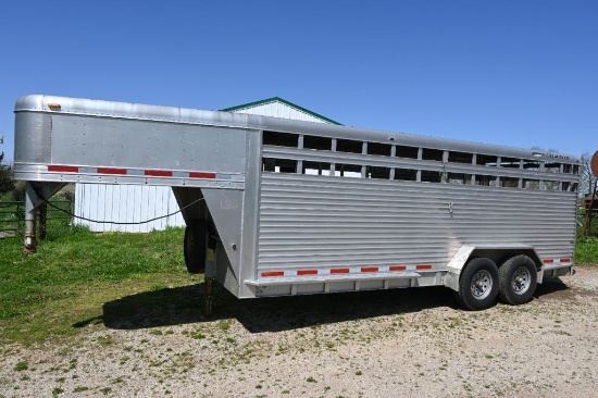 2005 FeatherLite 20' aluminum livestock trailer