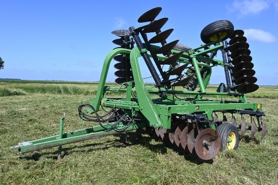 John Deere 235 24' disk