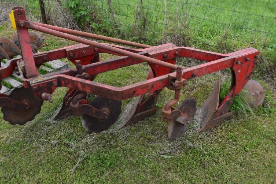 MF 3-pt 3 bottom plow