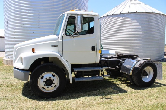 2000 Freightliner FL70 day cab semi