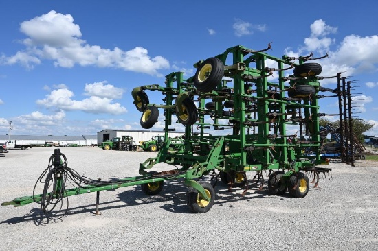 2002 John Deere 2200 44.5' field cultivator