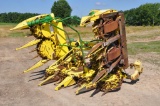 2008 John Deere 688 8 row rotary forage head