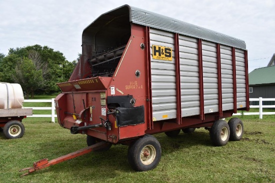 H&S Super 7+4 16' silage wagon on Kory 6278 tandem gear