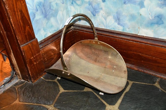 Metal firewood holder