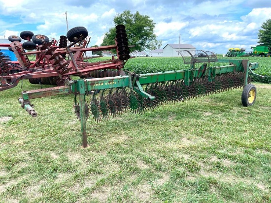 John Deere 400 20' rotary hoe