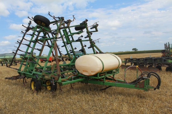 John Deere 960 Field Cultivator
