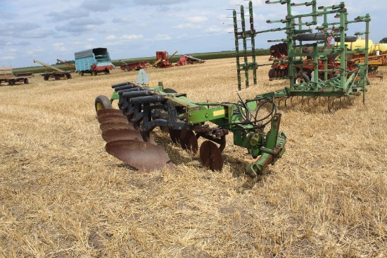 JD 2600 5-20" Plow
