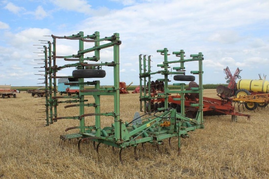 John Deere 1100 Field Cultivator