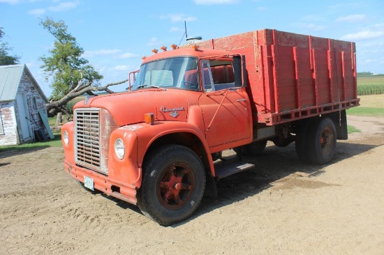 IH Loadstar 1600 Single Axle Grain Truck