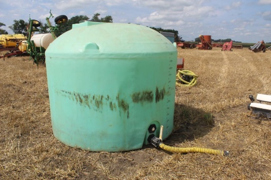 Approx. 1500 Gallon Poly Tank
