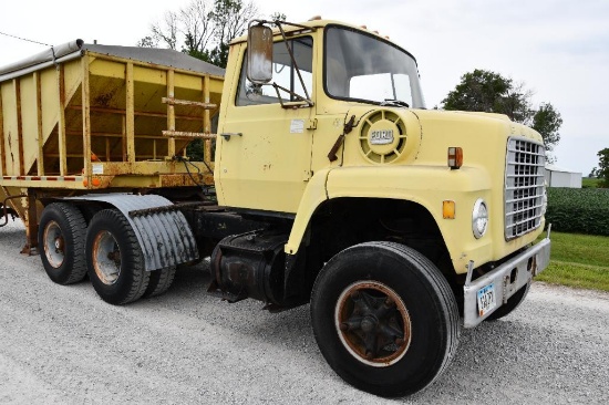 1972 Ford LNT 900 semi