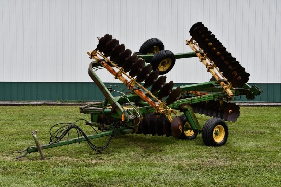 John Deere 220 20' bi-fold disc