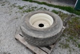 425/65R22.5 tire and rim