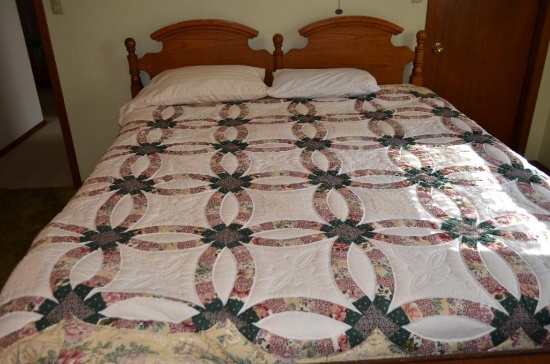 King size bed w/ bedding