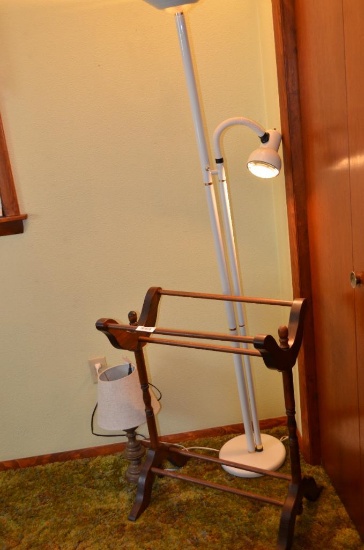 Quilt rack & dual floor lamp & small desk lamp