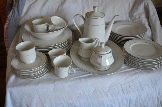 Large quantity of Tabletops Unlimited Modern China