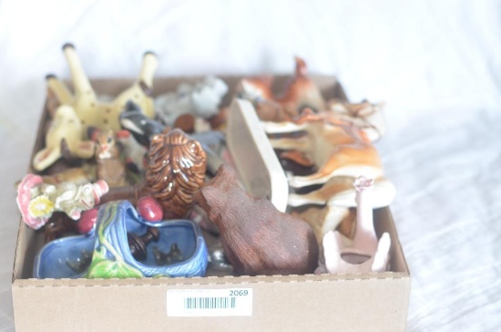 Large quantity of animal figurines