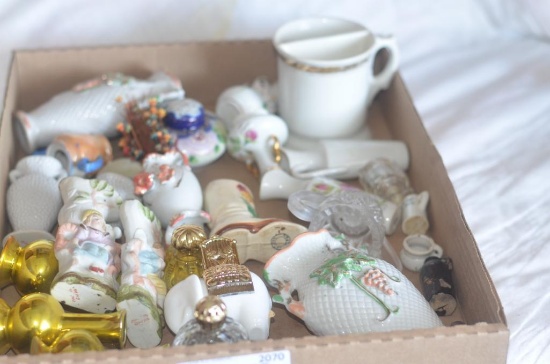 Trinkets, vases, etc.
