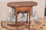Small 1-drawer end table with leaves