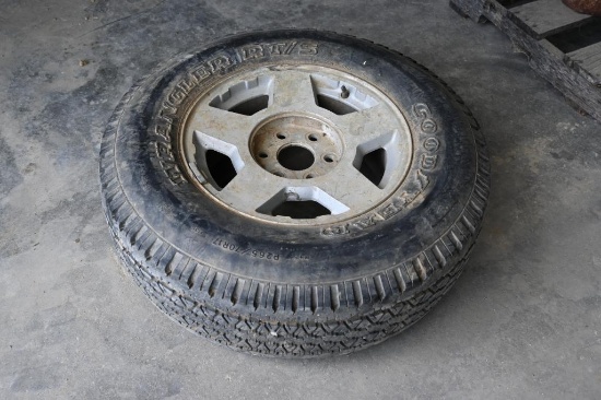 P265/70R17 tire & rim