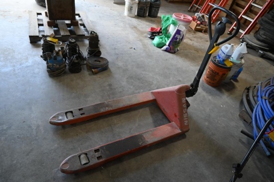 Nissan pallet jack