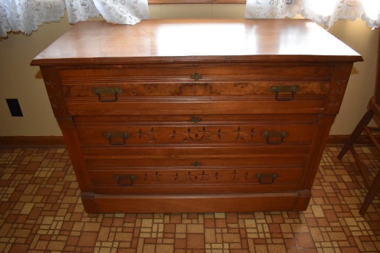 Vintage 3-Drawer wood dresser