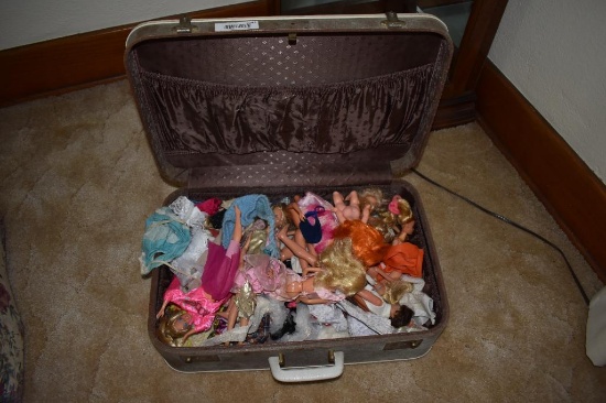 Collection of barbies & other dolls