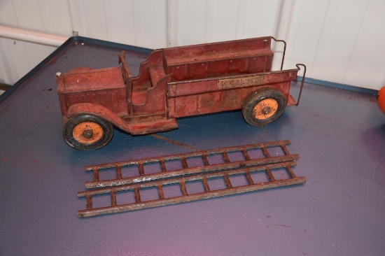 Early Structo "Hook and Ladder" metal fire truck