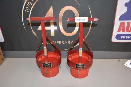 Pair of light levelers